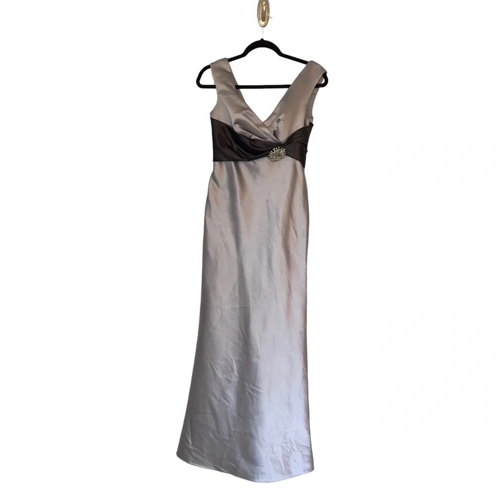 WATTERS & WATTERS DRESS SIZE 4 FORMAL WEAR GENTLY USED - Picture 4 of 9